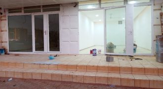 2 Boutiques Collées à louer