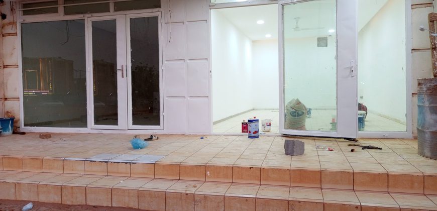 2 Boutiques Collées à louer