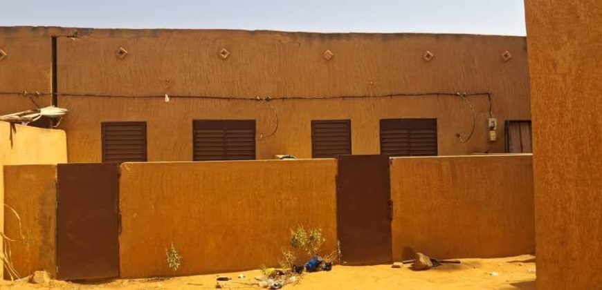 4 Celibateriums et 2 Boutiques, près du Goudron