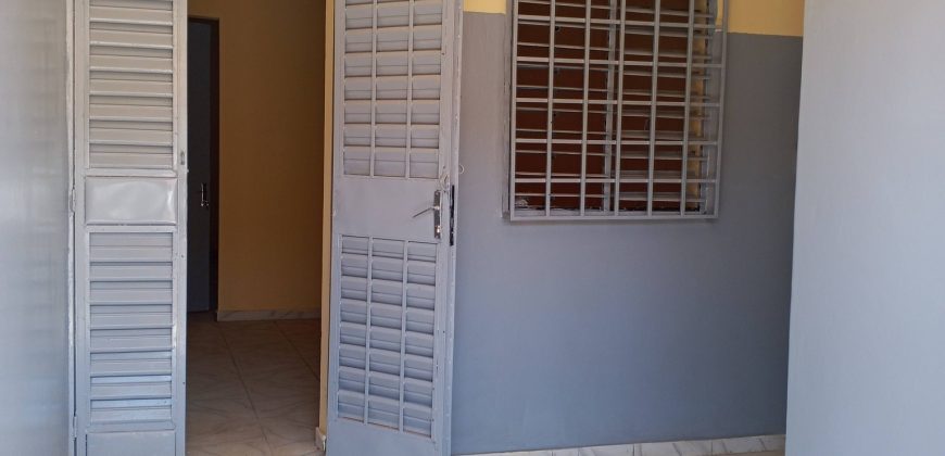 Celibaterium 1 Chambre, 2 Douches, Carrelé et Vitré