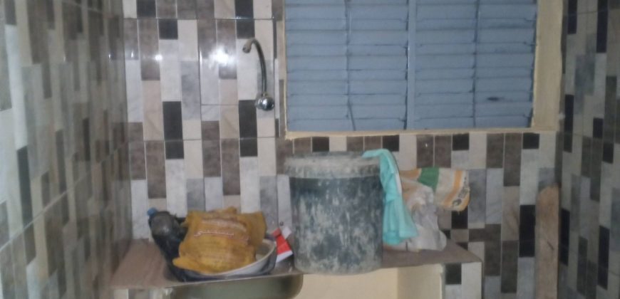 Celibaterium 1 Chambre, 2 Douches, Carrelé et Vitré