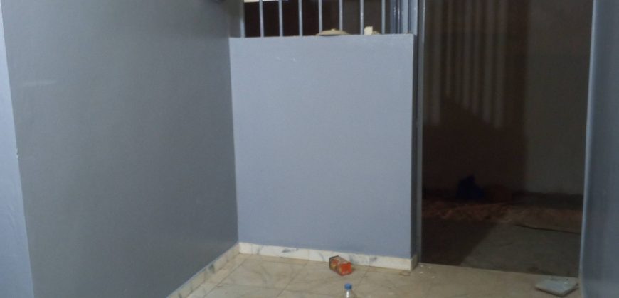 Celibaterium 1 Chambre, 2 Douches, Carrelé et Vitré