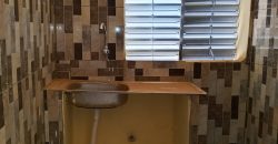 Celibaterium 1 Chambre, 2 Douches, Carrelé et Vitré