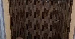 Celibaterium 1 Chambre, 2 Douches, Carrelé et Vitré