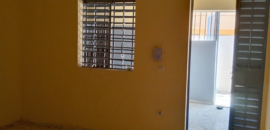 Celibaterium 1 Chambre, 2 Douches, Carrelé et Vitré