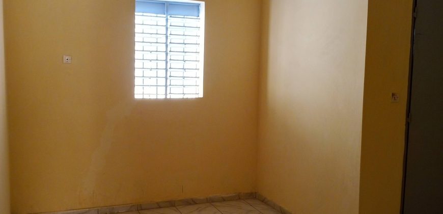 Celibaterium 1 Chambre, 2 Douches, Carrelé et Vitré