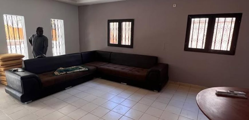 Grande Villa 3 Chambres, Climatiseur, vers BOA