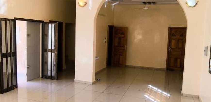 Maison 4 Chambres, 5 Douches Internes, 2 Salons