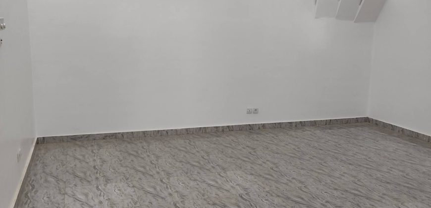 Maison de 3 Chambres, 3 Douches Internes, Dépendance