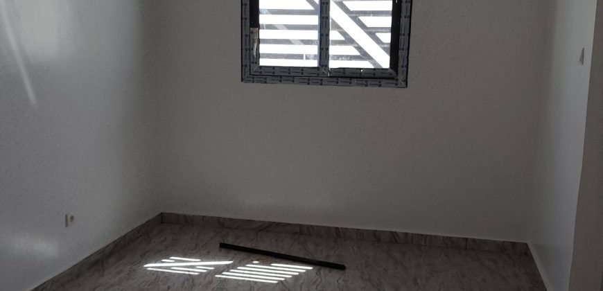 Maison de 3 Chambres, 3 Douches Internes, Dépendance