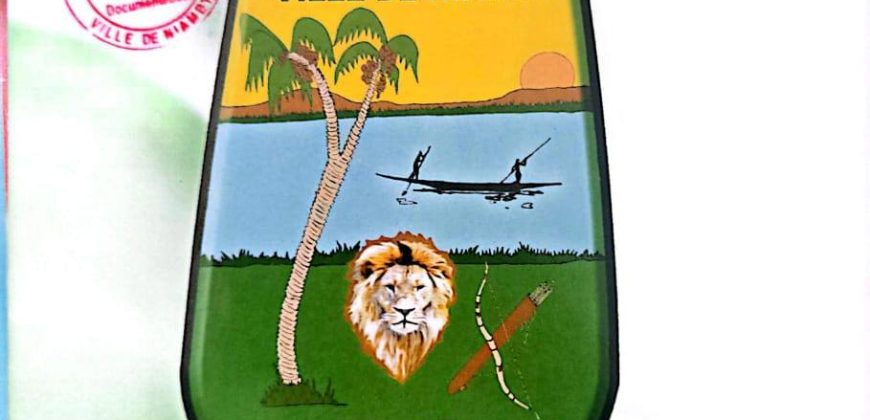 Terrain Urbain clôturé, 240 m², Électricité disponible