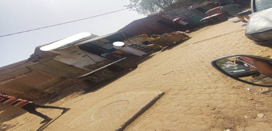 Terrain de 293 m², Parfait pour un Magasin ou une Boutique