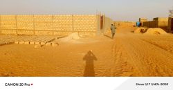 Terrain de 370 m², entre 2 Constructions