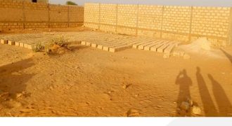 Terrain de 370 m², entre 2 Constructions