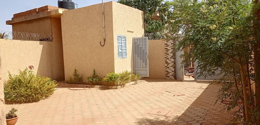 Villa 3 Chambres, 2 Douches, Dépendance