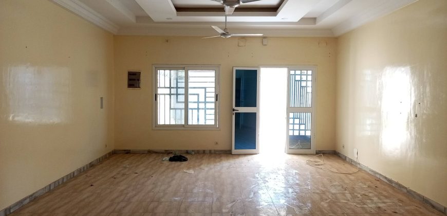 Villa 3 Chambres, 2 Douches, Dépendance