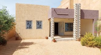 Villa 3 Chambres, 2 Douches, Dépendance