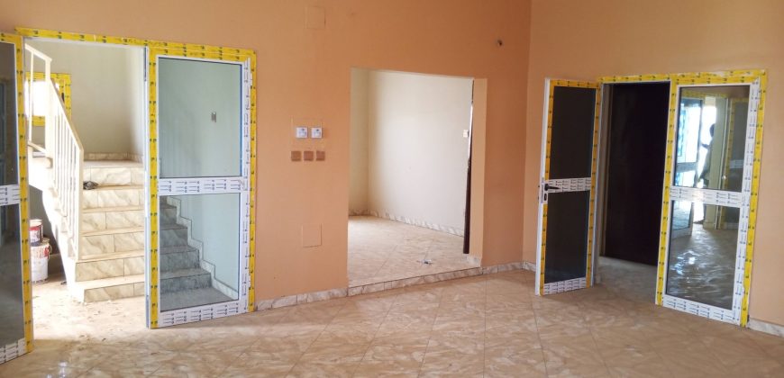 Villa 3 Chambres, 4 Douches, Carrelée, Vitrée