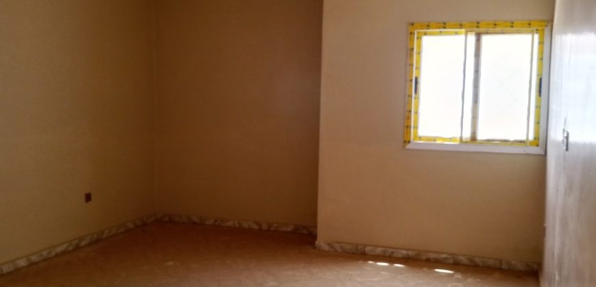 Villa 3 Chambres, 4 Douches, Carrelée, Vitrée