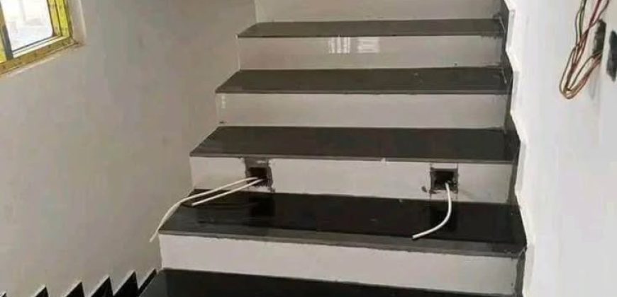 Villa Duplex Très Propre, 5 Chambres, 2 Salons