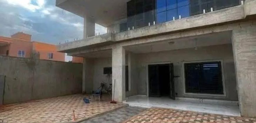 Villa Duplex Très Propre, 5 Chambres, 2 Salons