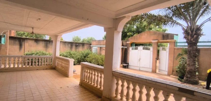 Villa 4 Grandes Chambres, Salon, Cour Spacieuse