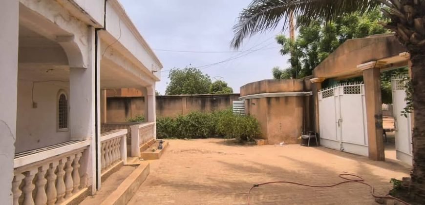 Villa 4 Grandes Chambres, Salon, Cour Spacieuse