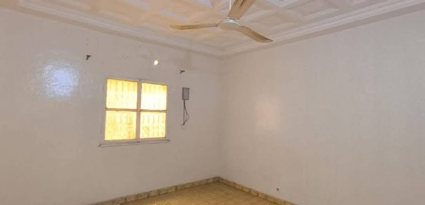 Villa 4 Grandes Chambres, Salon, Cour Spacieuse