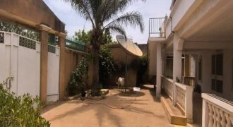 Villa 4 Grandes Chambres, Salon, Cour Spacieuse