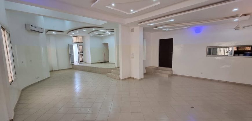 Villa Duplex 6 Chambres, 1 Grand Salon, 2 Cuisines