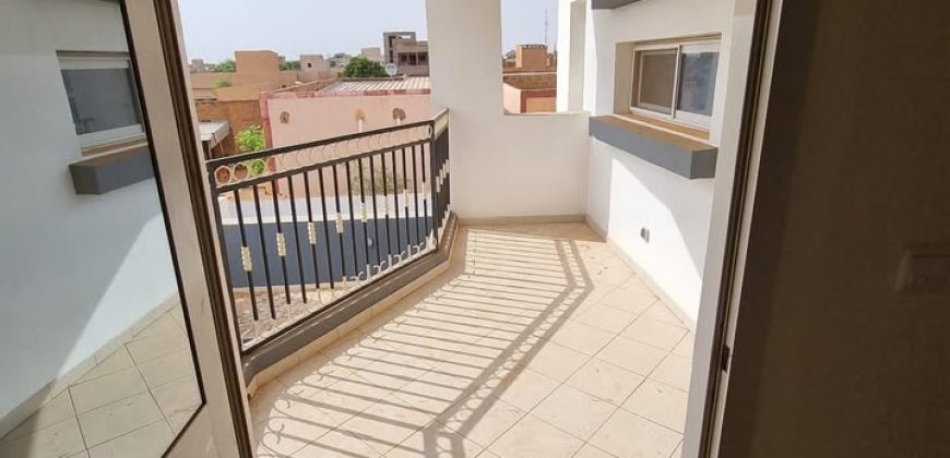 Villa Duplex 6 Chambres, 1 Grand Salon, 2 Cuisines