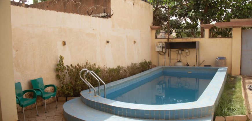 Magnifique Villa R+2 Meublée, 4 Chambres, Sécurisée