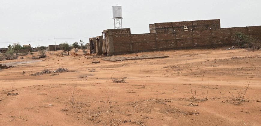 Terrain Urbain de 500 m², Électricité disponible
