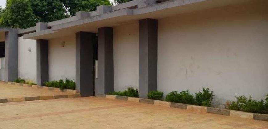 Villa 4 Chambres, Piscine, vers Maurice de Lens