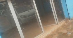Boutique avec Douche Interne et Magasin