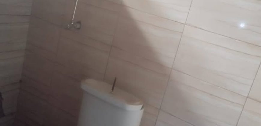 Boutique avec Douche Interne et Magasin