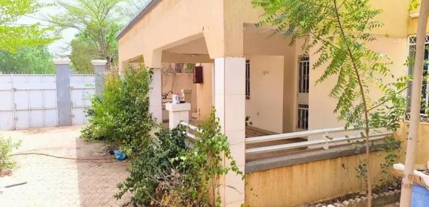 Grande Villa 3 Chambres, Climatisée, vers CEG 11