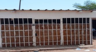 BOUTIQUE 3 m × 2,50 m, près du Rond-Point Wadata