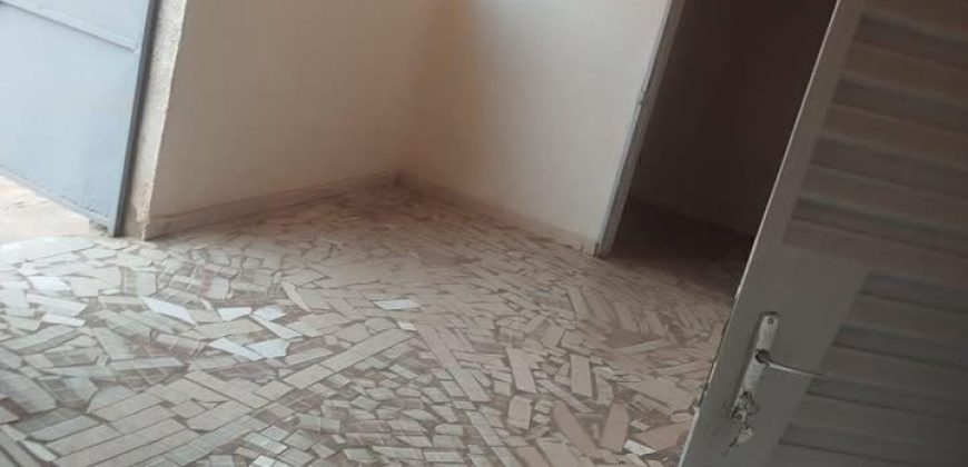 Celibaterium 2 Chambres, Salon, Carreaux et Vitre