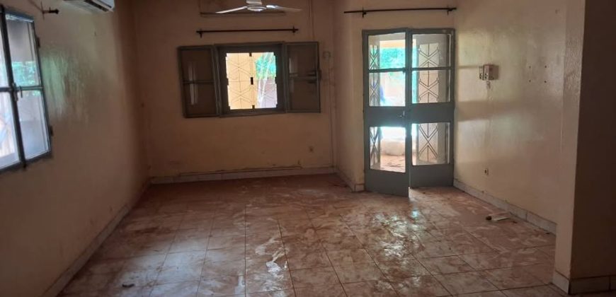 Villa 3 Chambres, Salon, 250 m²