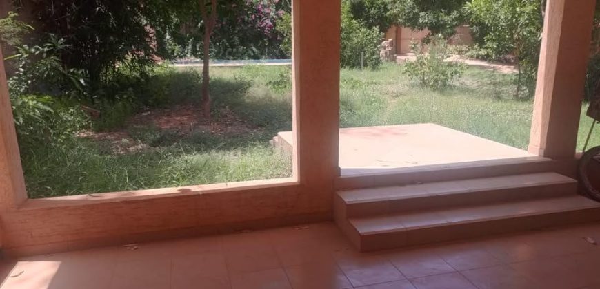 Grande Villa 5 Chambres, sur 1000 m², Piscine