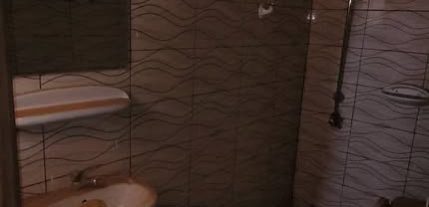 Grande boutique, 2 Grandes Pieces, Douche Interne, Magasin
