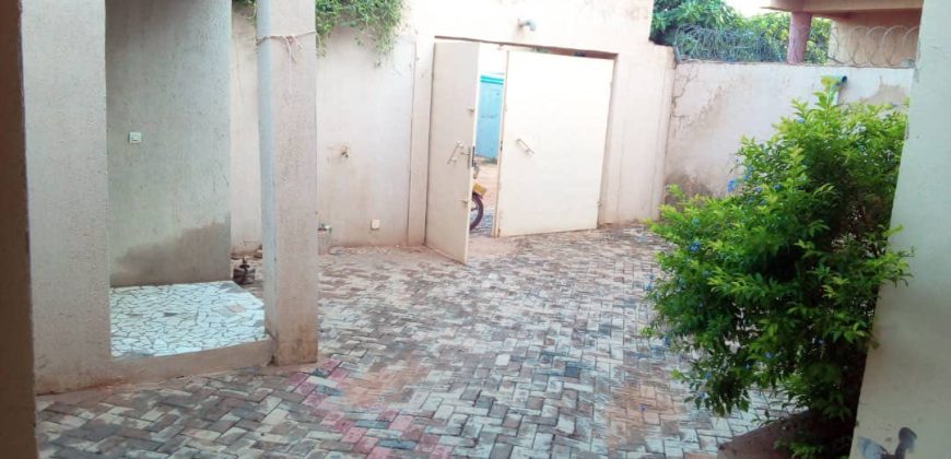 Villa 3 Chambres, 3 Douches, Pavé et Staffs